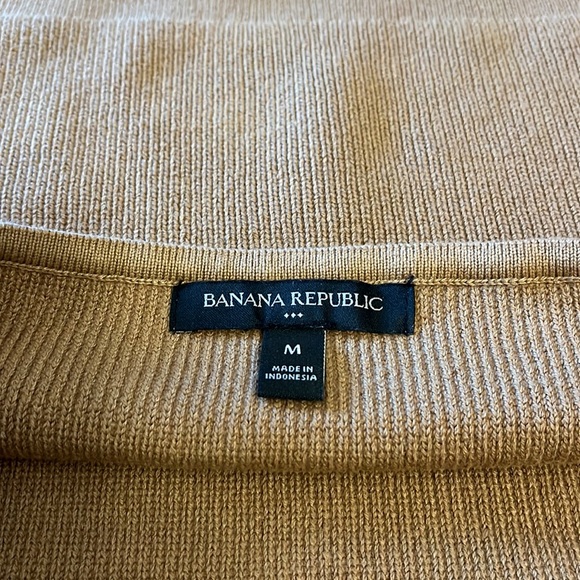 Banana Republic crop top 🐬 - Picture 3 of 3